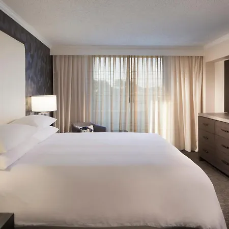 Omaha Marriott Hotel Exterior photo
